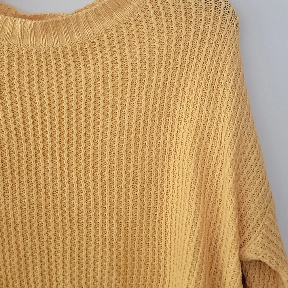 Urban Heritage Cropped sweater Sz medium - Picture 3 of 5